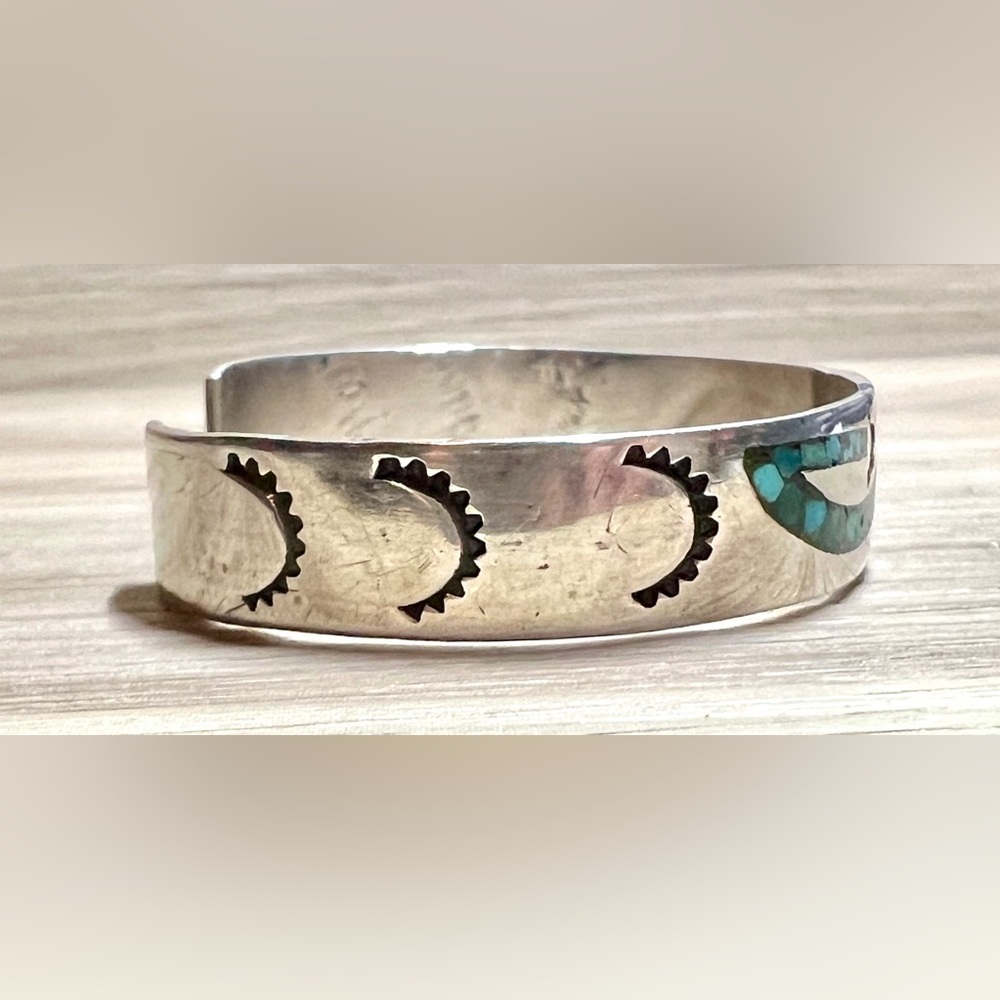 Navajo Designer Signed J Tom Sterling Silver Turquoise Inlay Cuff Bracelet - Picture 4 of 7